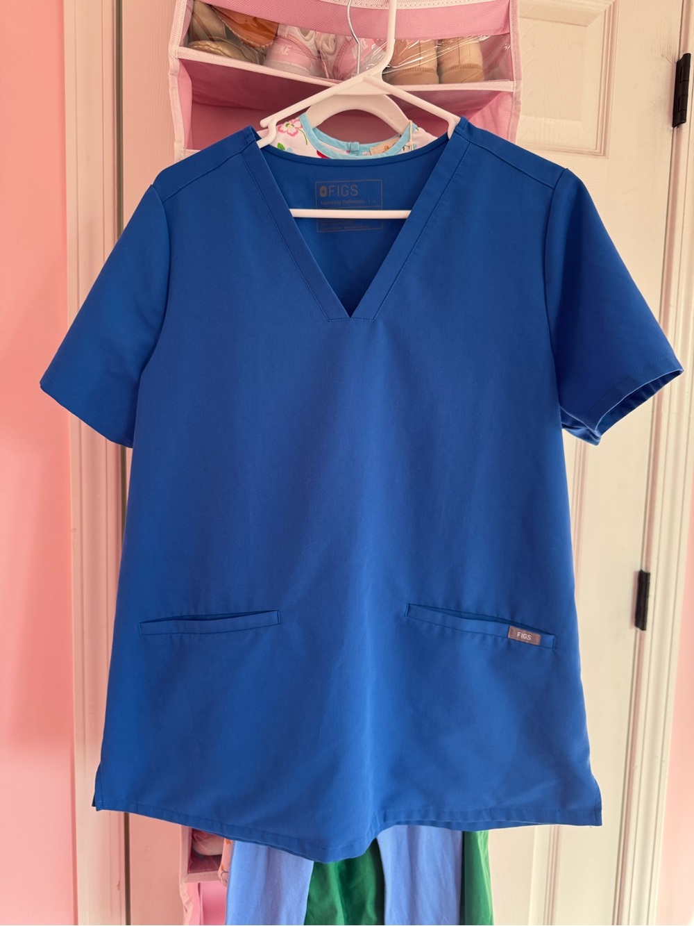 FIGS Women's V-Neck Scrub Top in Royal Blue large